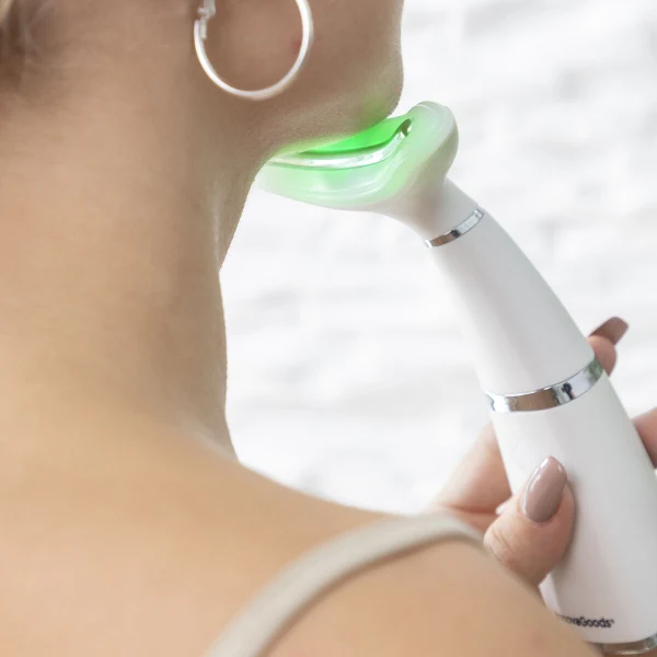Double chin reducer with phototherapy, thermotherapy and vibration