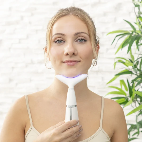 Double chin reducer with phototherapy, thermotherapy and vibration